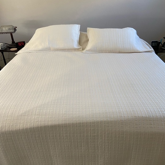 Royal Velvet Bedding King Size Bedspread Poshmark